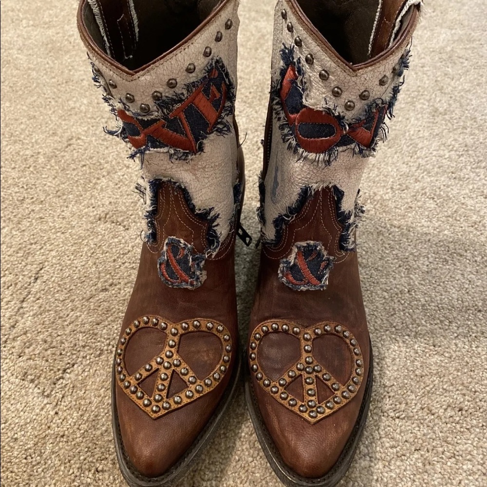 OLD GRINGO YIPPEE KI YAY LOVE AND PEACE BOOTS/BOOTIES…SIZE 8.5